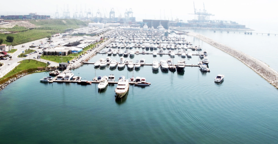 Yakuplu'da özel plajlı villa