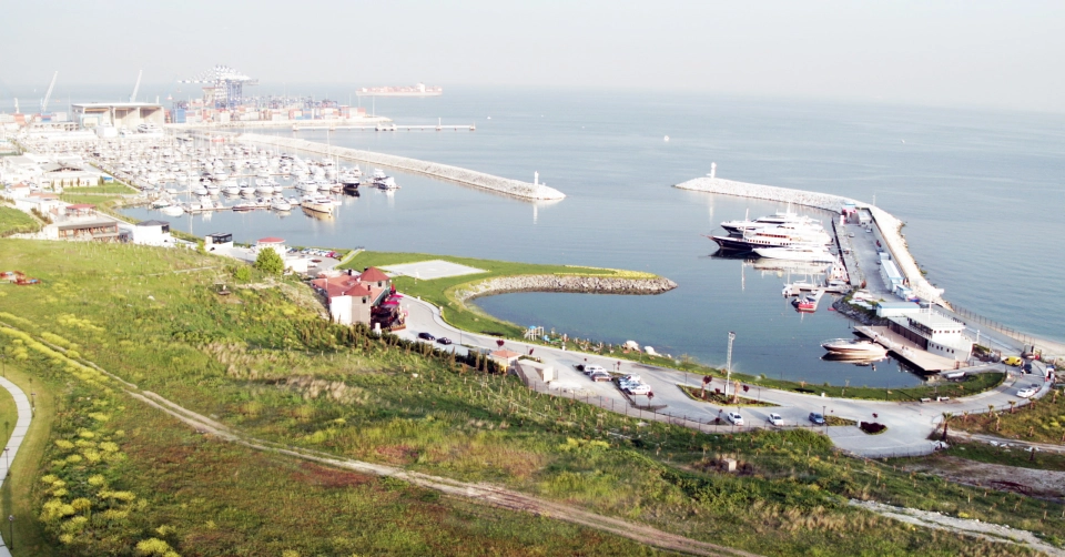 Villa with private beach in Yakuplu