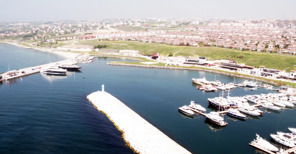 Villa with private beach in Yakuplu