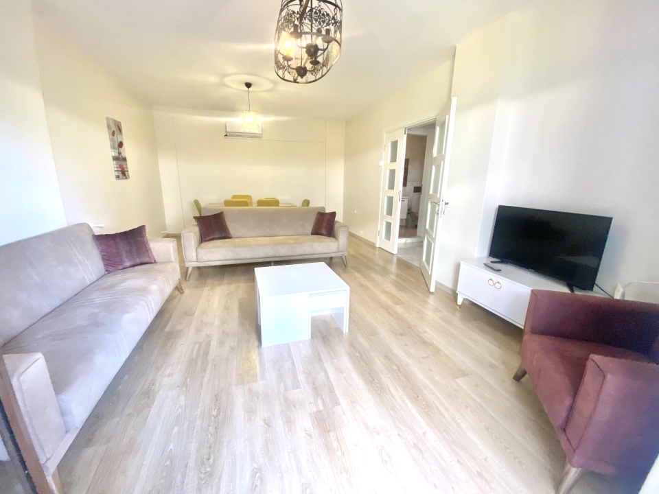 عقار بإطلالات خلابة على الطبيعة و بهندسة معمارية مذهلة