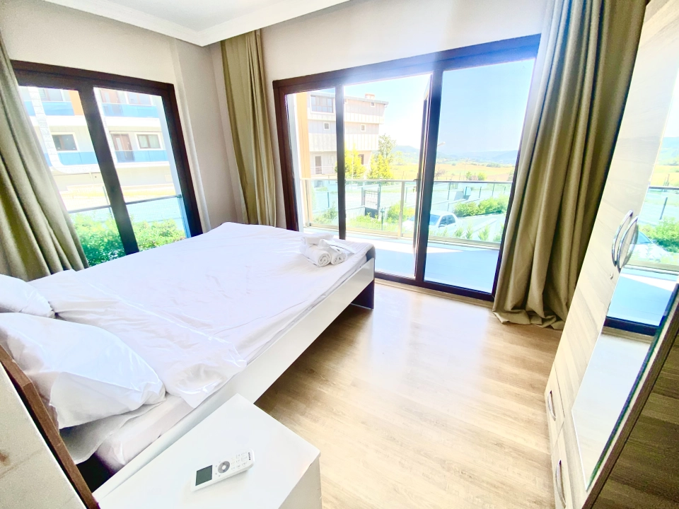 عقار بإطلالات خلابة على الطبيعة و بهندسة معمارية مذهلة