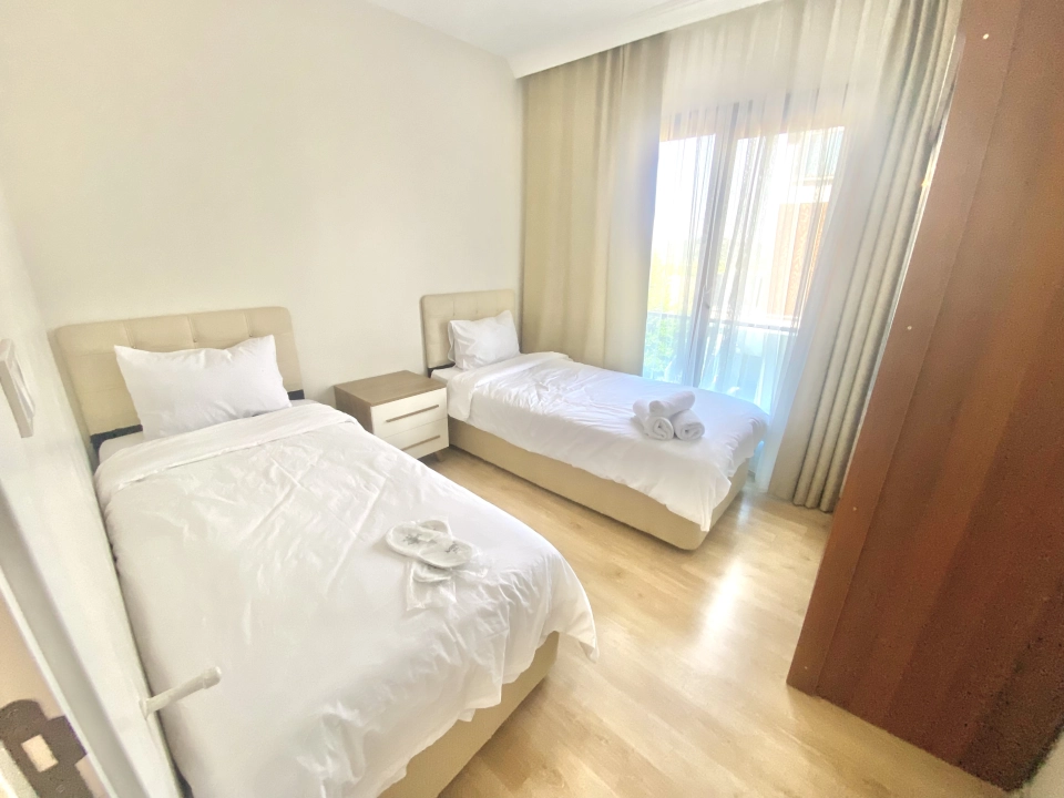 ملکی با چشم انداز دیدنی و معماری چشم نواز