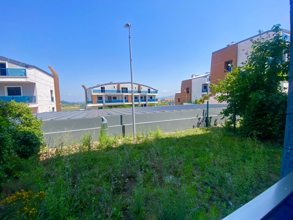 ملکی با چشم انداز دیدنی و معماری چشم نواز