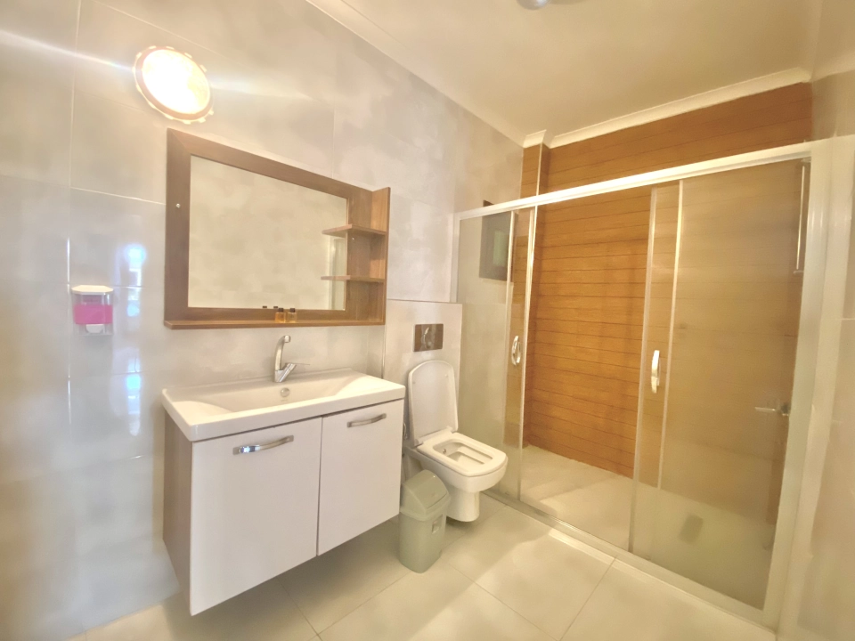 عقار بإطلالات خلابة على الطبيعة و بهندسة معمارية مذهلة