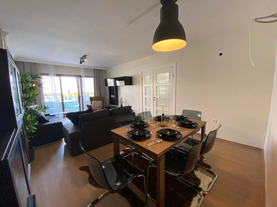 ملکی با چشم انداز دیدنی و معماری چشم نواز