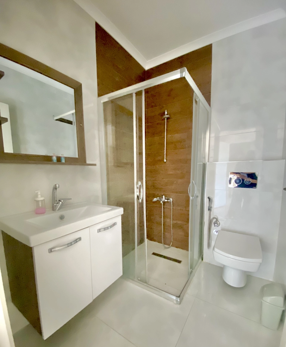 عقار بإطلالات خلابة على الطبيعة و بهندسة معمارية مذهلة