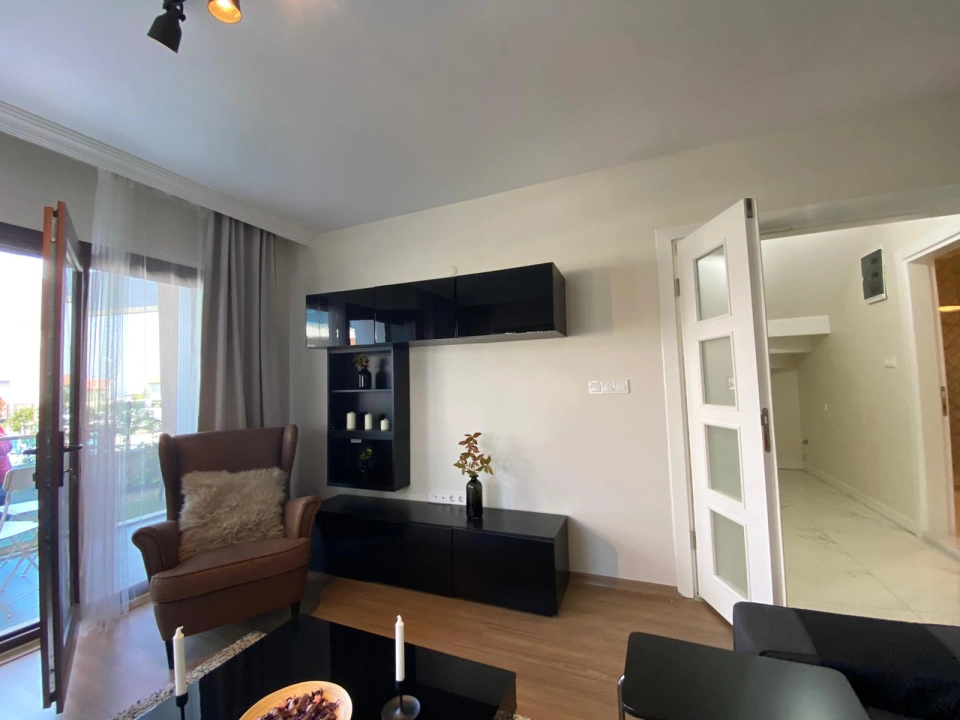 عقار بإطلالات خلابة على الطبيعة و بهندسة معمارية مذهلة