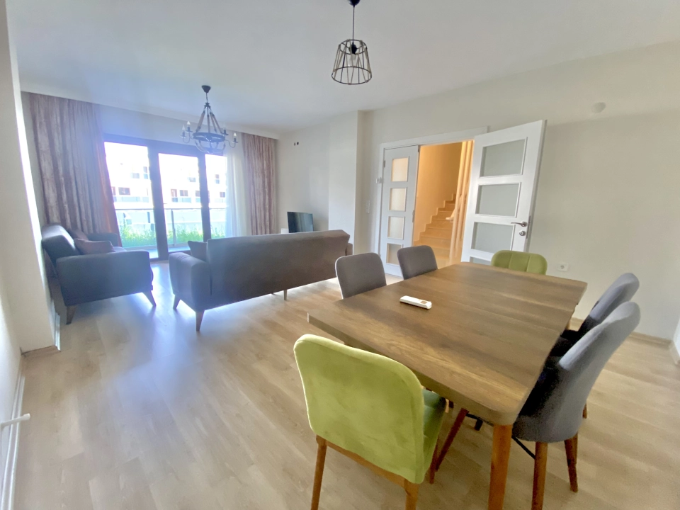 عقار بإطلالات خلابة على الطبيعة و بهندسة معمارية مذهلة