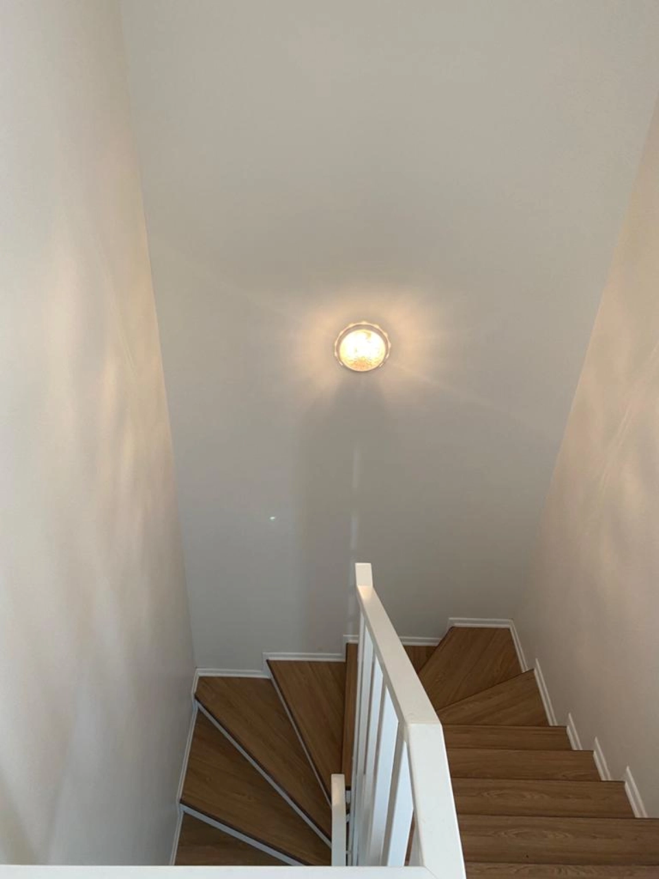 ملکی با چشم انداز دیدنی و معماری چشم نواز