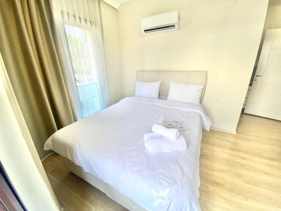 ملکی با چشم انداز دیدنی و معماری چشم نواز