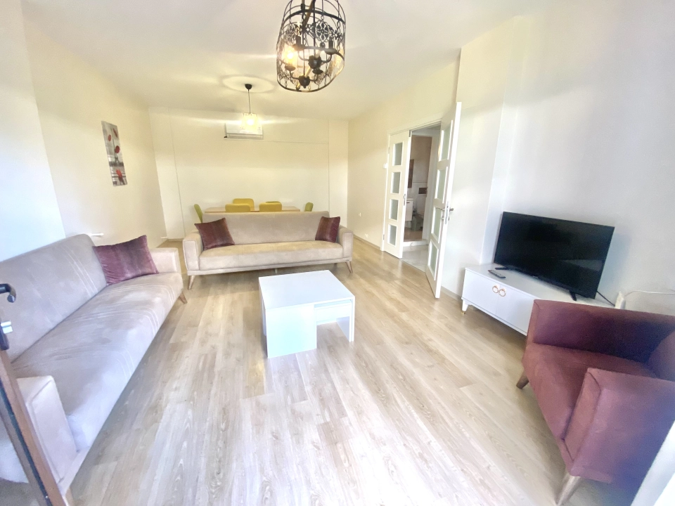 عقار بإطلالات خلابة على الطبيعة و بهندسة معمارية مذهلة