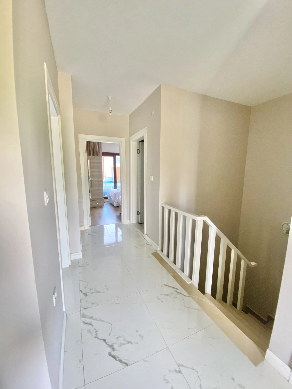 عقار بإطلالات خلابة على الطبيعة و بهندسة معمارية مذهلة