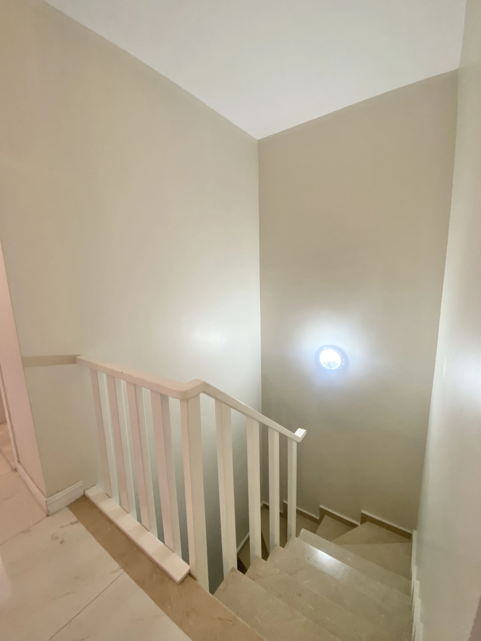 ملکی با چشم انداز دیدنی و معماری چشم نواز