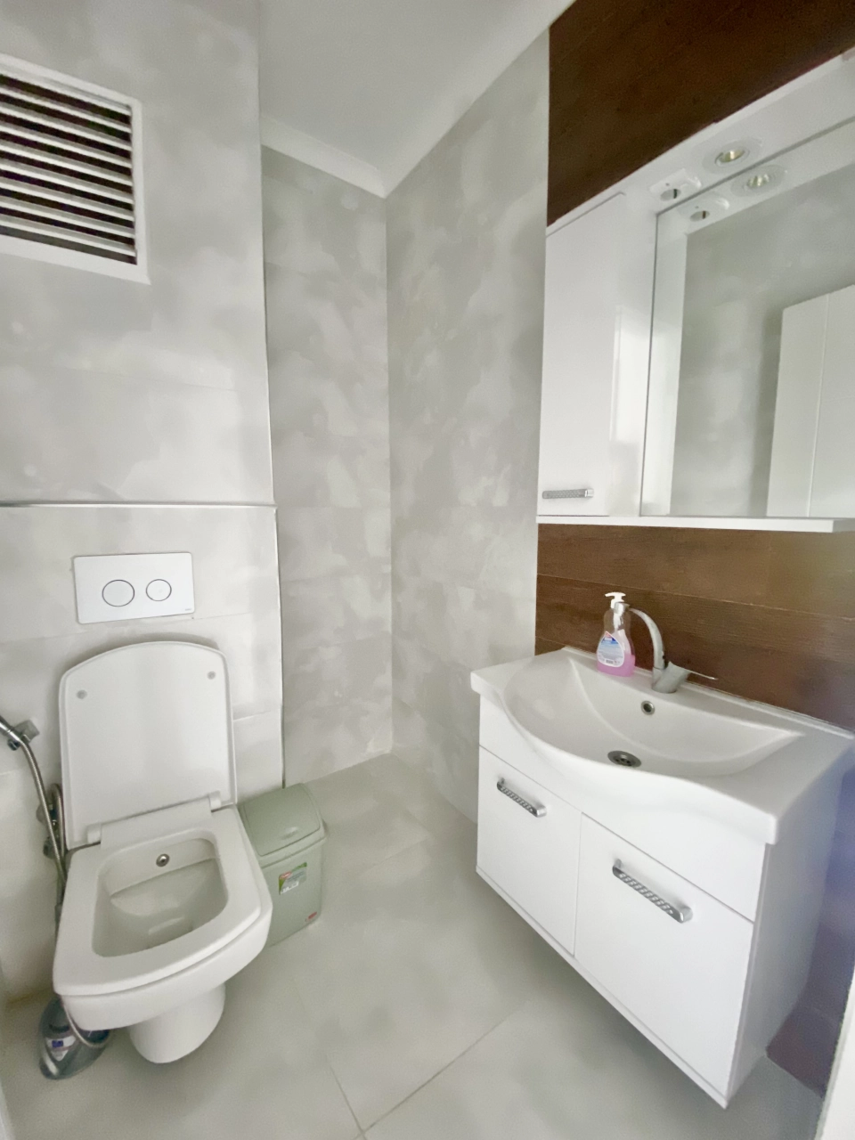 عقار بإطلالات خلابة على الطبيعة و بهندسة معمارية مذهلة