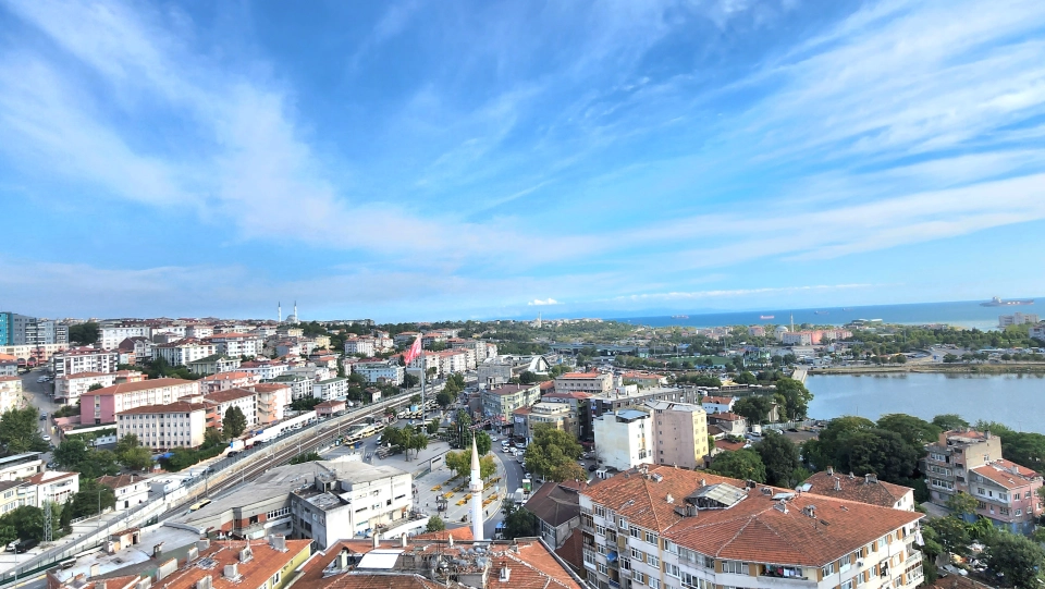 Apartment in Küçükçekmece with sea view and close to Metrobus