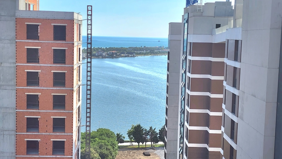 Apartment in Küçükçekmece with sea view and close to Metrobus