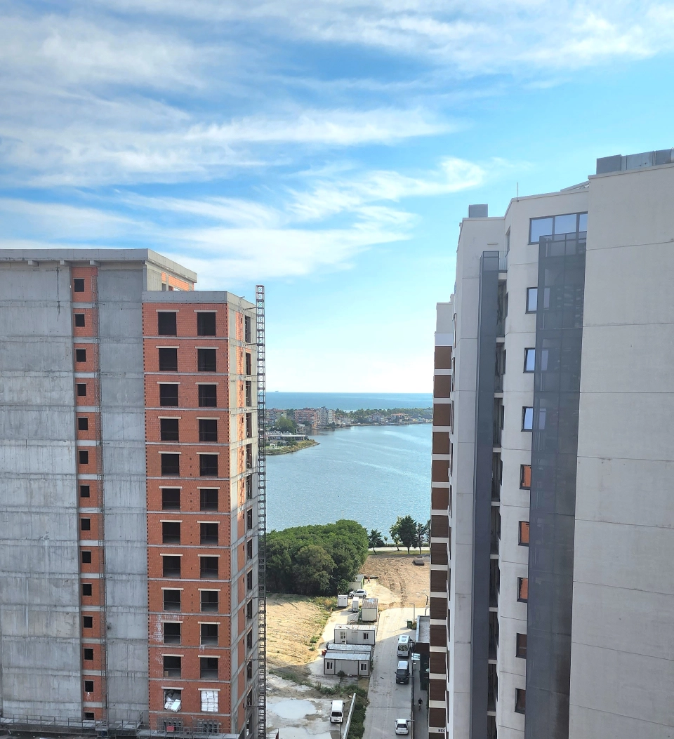 Apartment in Küçükçekmece with sea view and close to Metrobus