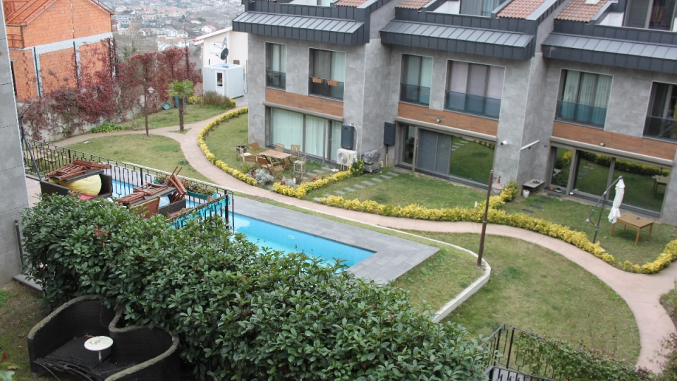 SEMI-DETACHED VILLA